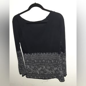 Pink Lotus for Athleta Black tunic with gray print. Size L